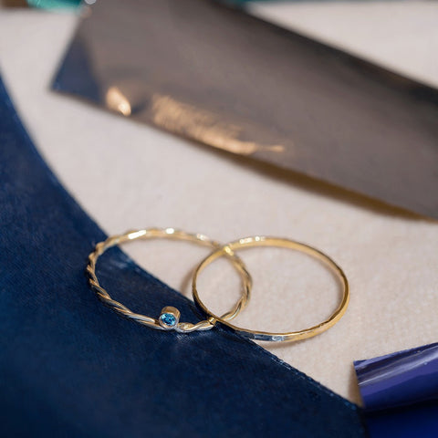 Inel Blue Dia Rasucit din aur alb de 14K