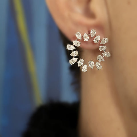 Cercei Floare de 16 diamante Pear Cut albe 5.99ct din aur alb de 18k