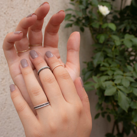 Inel cu Pave de diamante negre din aur alb rodiat negru de 18K