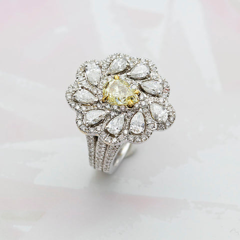 Inel Floare cu diamant galben de 1.04ct si diamante albe  1.27ct din aur alb de 18k