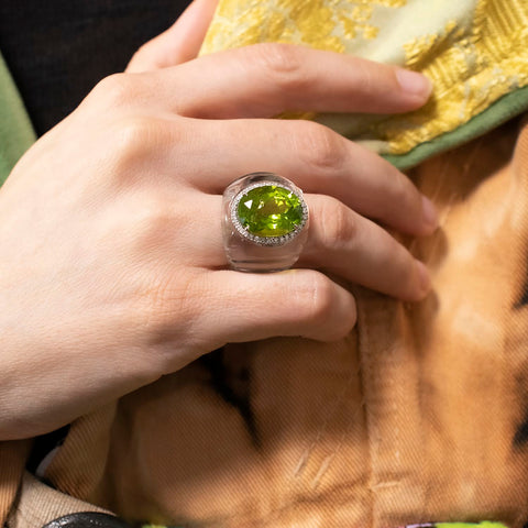 Inel cu Peridot 13.00ct si diamante 0.28ct din aur alb de 18K
