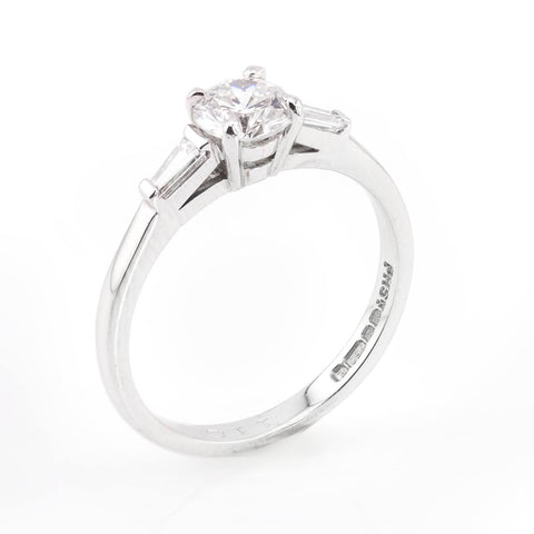 Inel de logodna solitaire cu 0.50ct diamant central  si 0.30ct din aur alb de 18K
