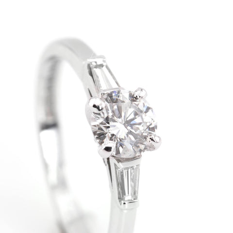 Inel de logodna solitaire cu 0.50ct diamant central  si 0.30ct din aur alb de 18K