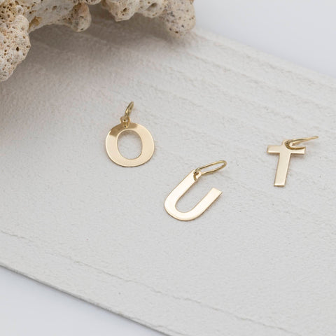 Pandant Litera V aur galben 14K