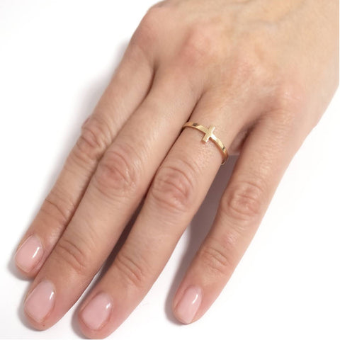 14K yellow gold cross ring