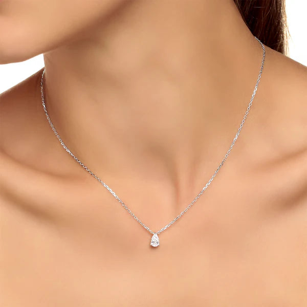 Lantisor cu pandantiv cu 5 diamante Pear Cut 0.18ct din aur alb de 18k